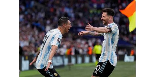 La maglia Ángel Di María n. 11 rappresenta le ali d'angelo